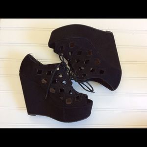 Platform Wedge with Cutouts sz 6.5